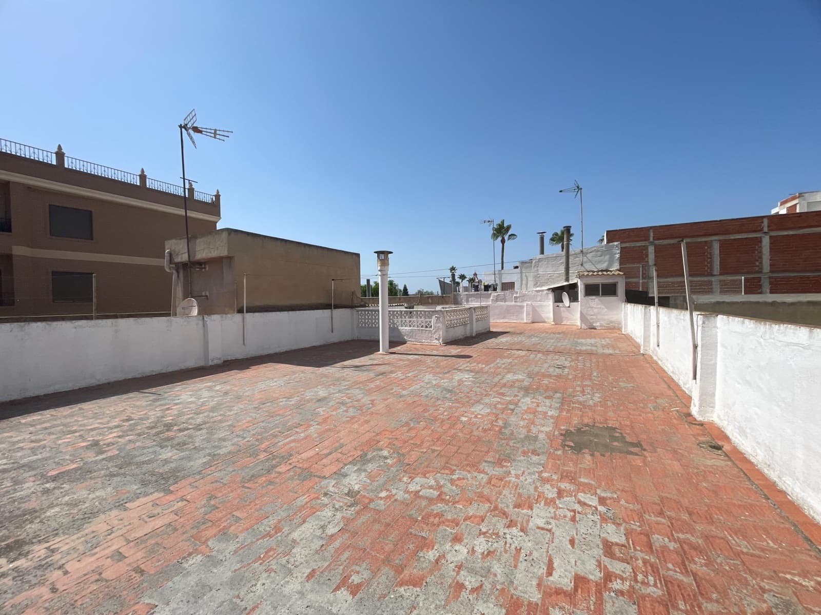 6 bedroom Townhouse for sale in Rojales with garage - € 265,000 (Ref: 10017517)