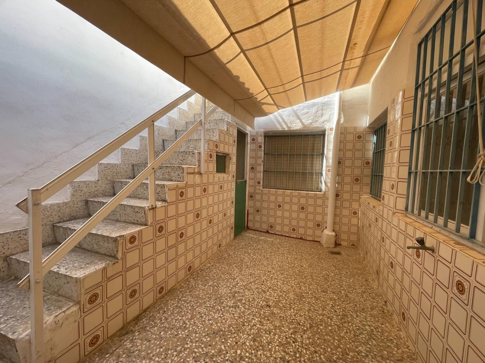 6 bedroom Townhouse for sale in Rojales with garage - € 265,000 (Ref: 10017517)