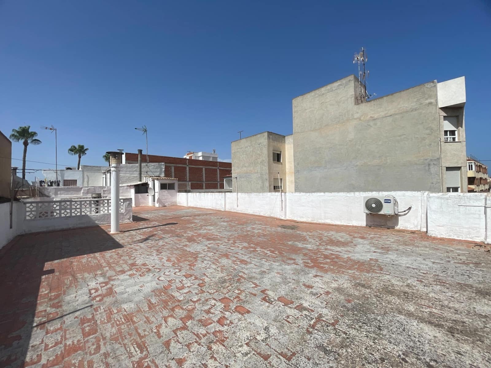6 bedroom Townhouse for sale in Rojales with garage - € 265,000 (Ref: 10017517)