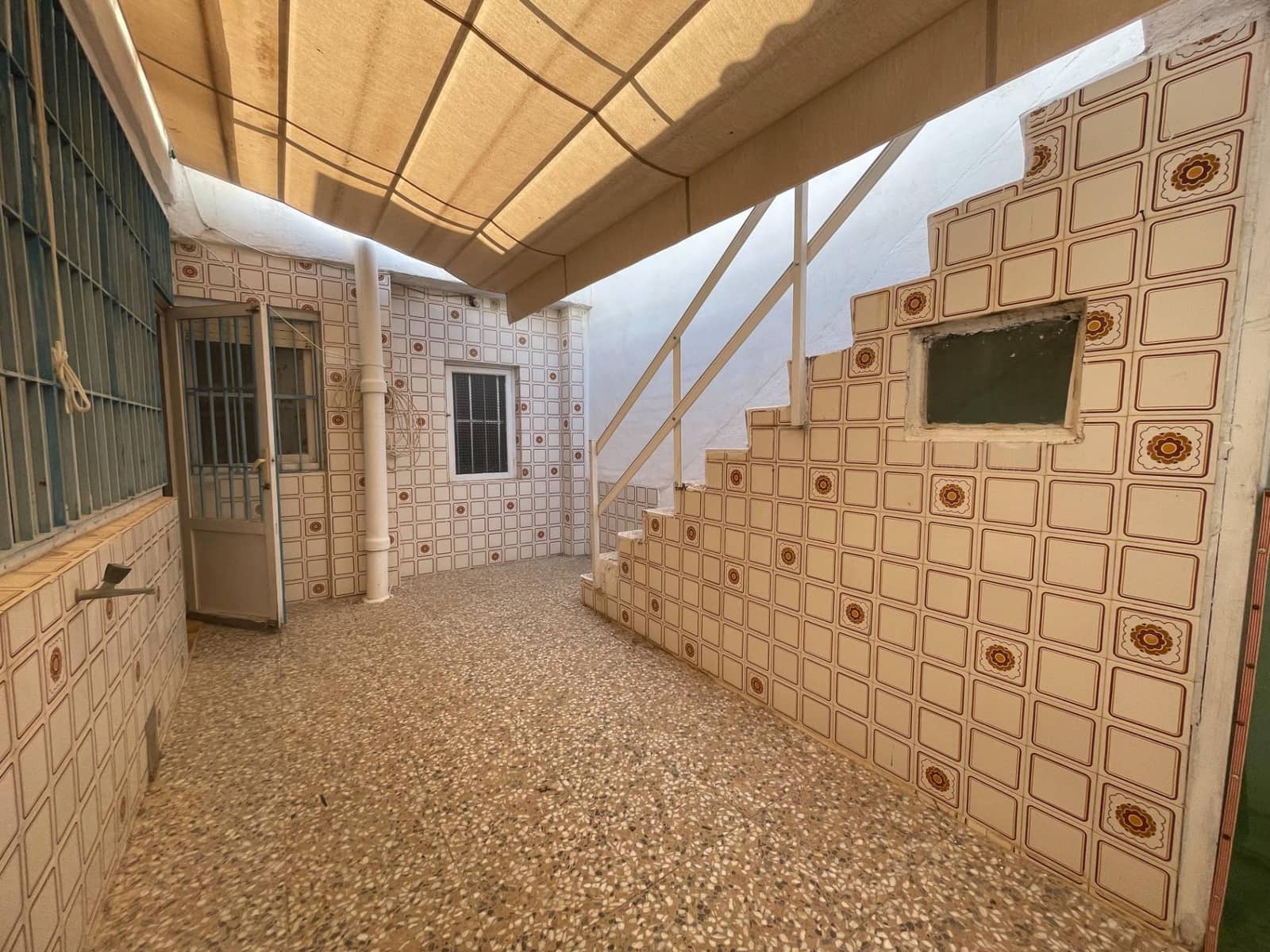 6 bedroom Townhouse for sale in Rojales with garage - € 265,000 (Ref: 10017517)