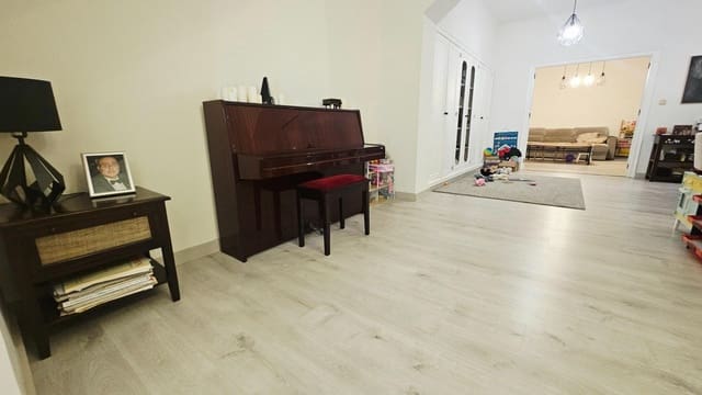 4 chambre Appartement à vendre à Guardamar del Segura avec garage - 349 000 € (Ref: 10041104)