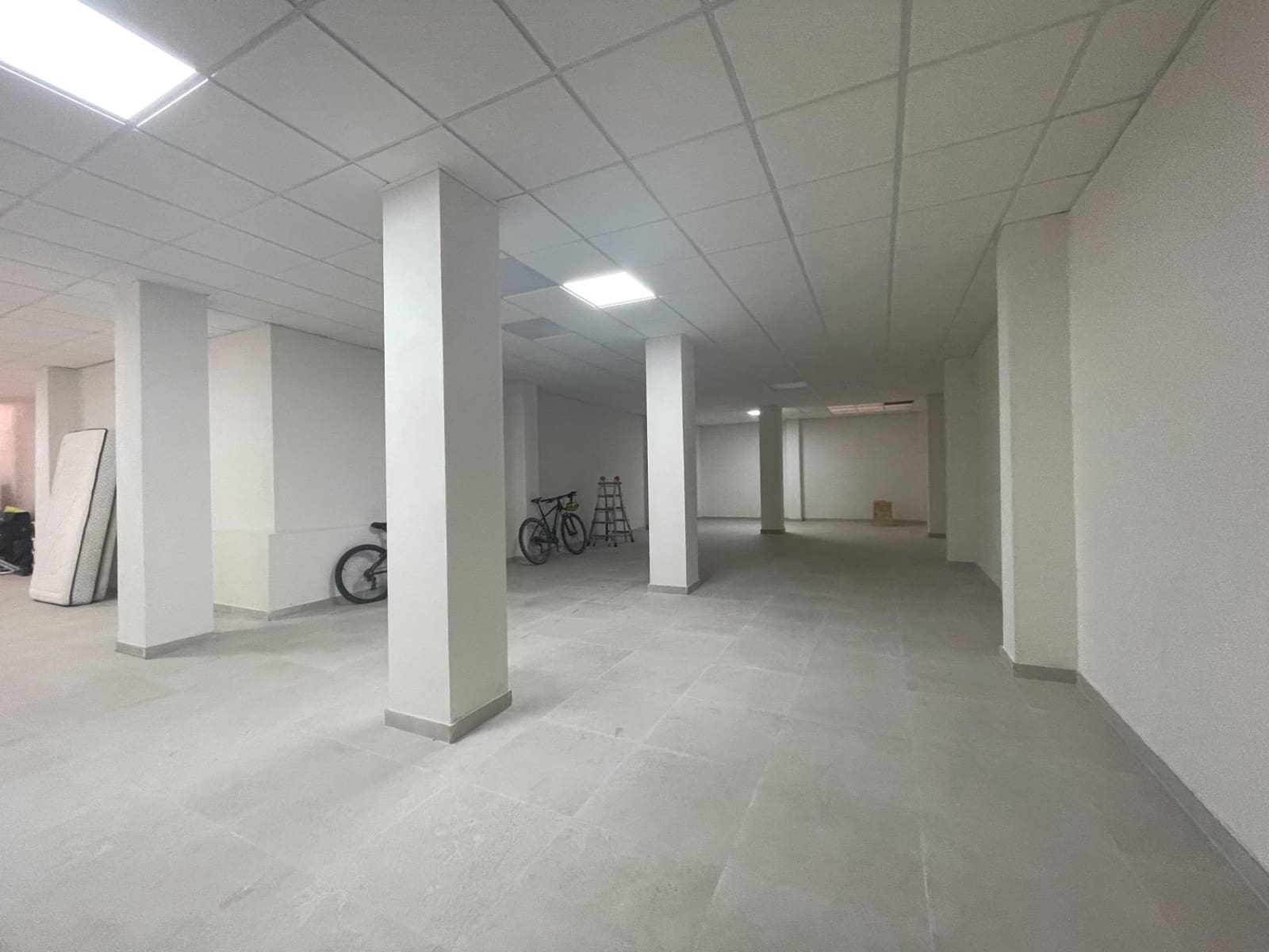Kaupallinen myytävänä paikassa Guardamar del Segura - 209 000 € (Ref: 10062238)