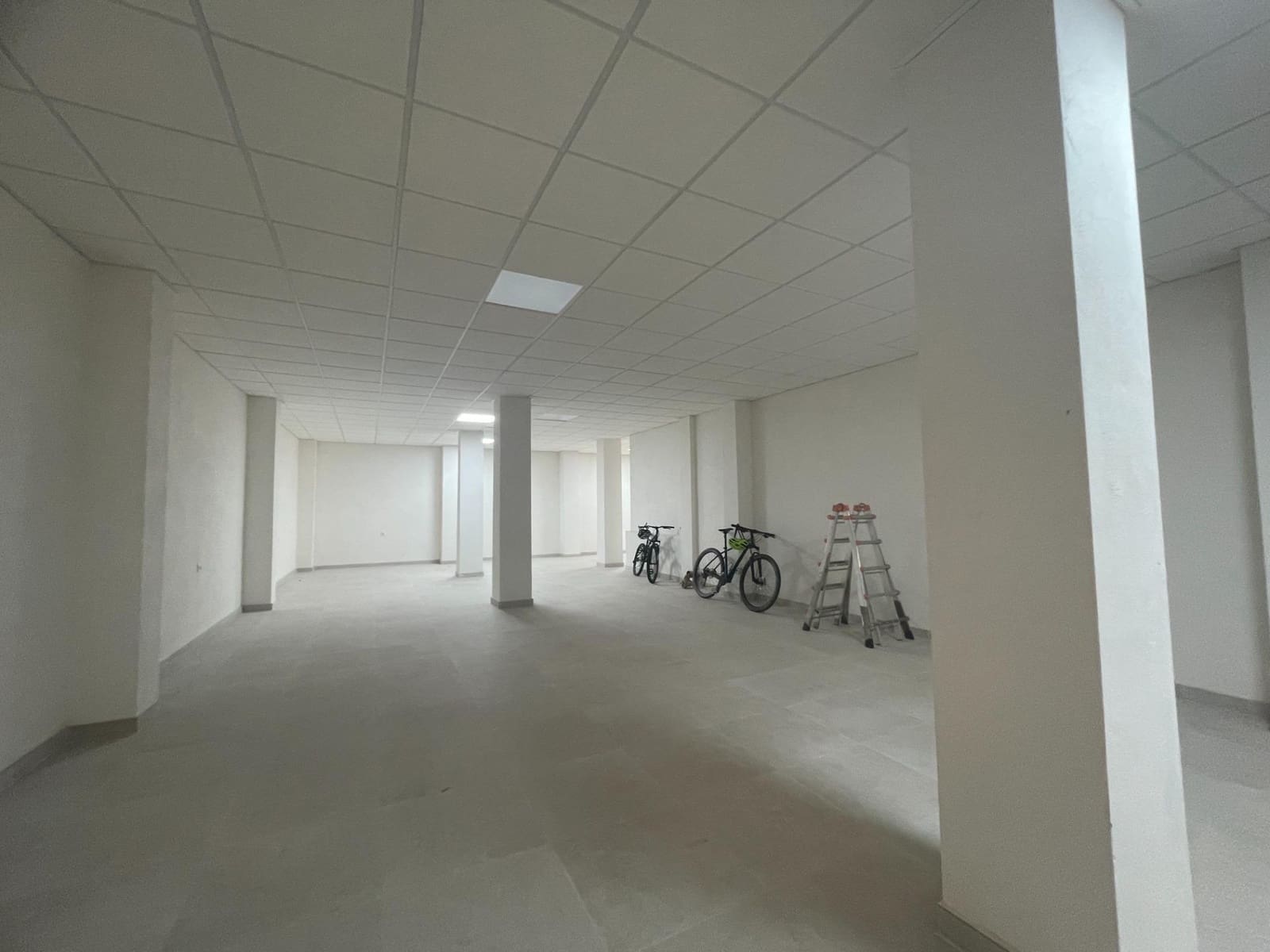Kaupallinen myytävänä paikassa Guardamar del Segura - 209 000 € (Ref: 10062238)