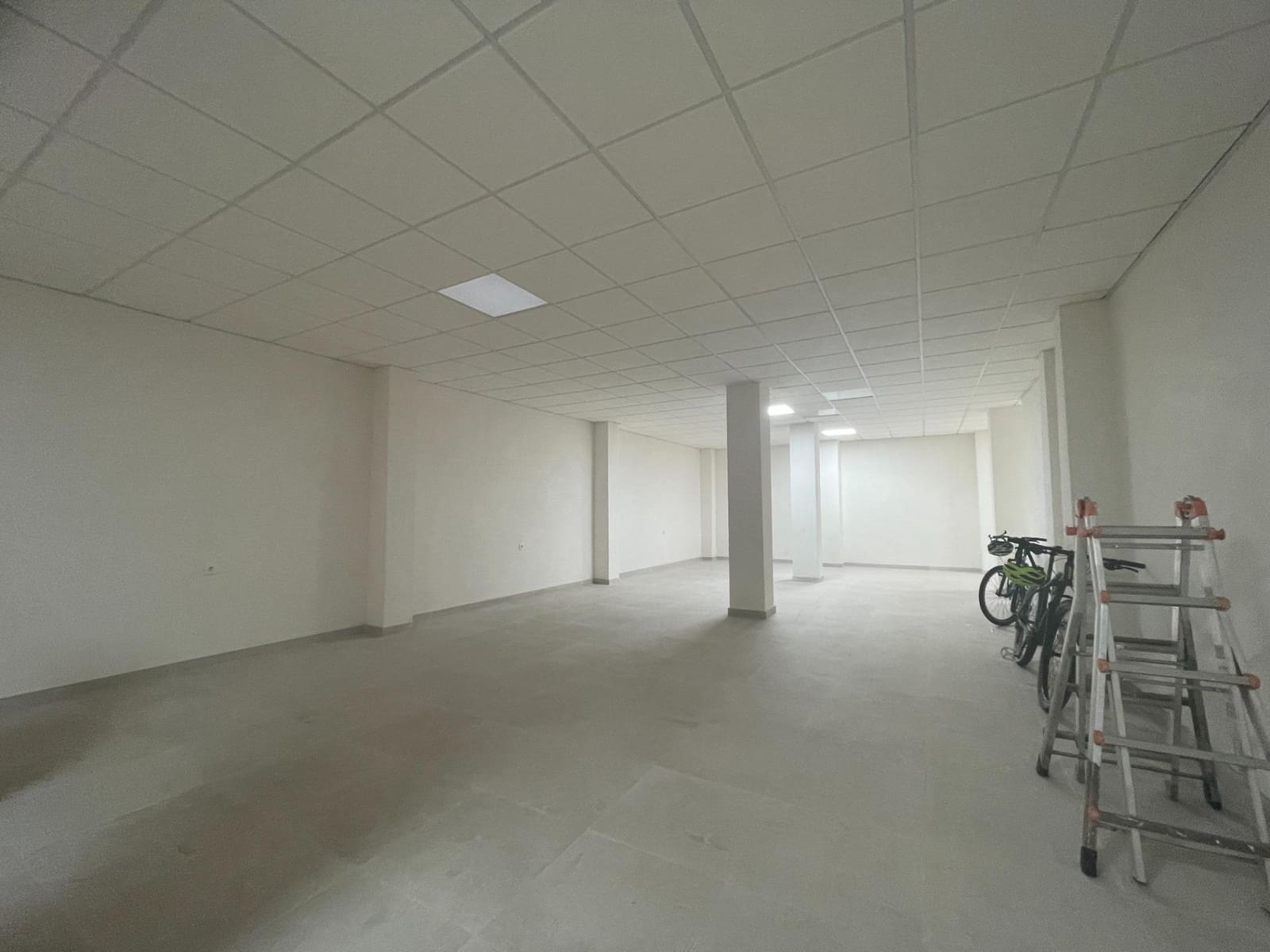 Kaupallinen myytävänä paikassa Guardamar del Segura - 209 000 € (Ref: 10062238)