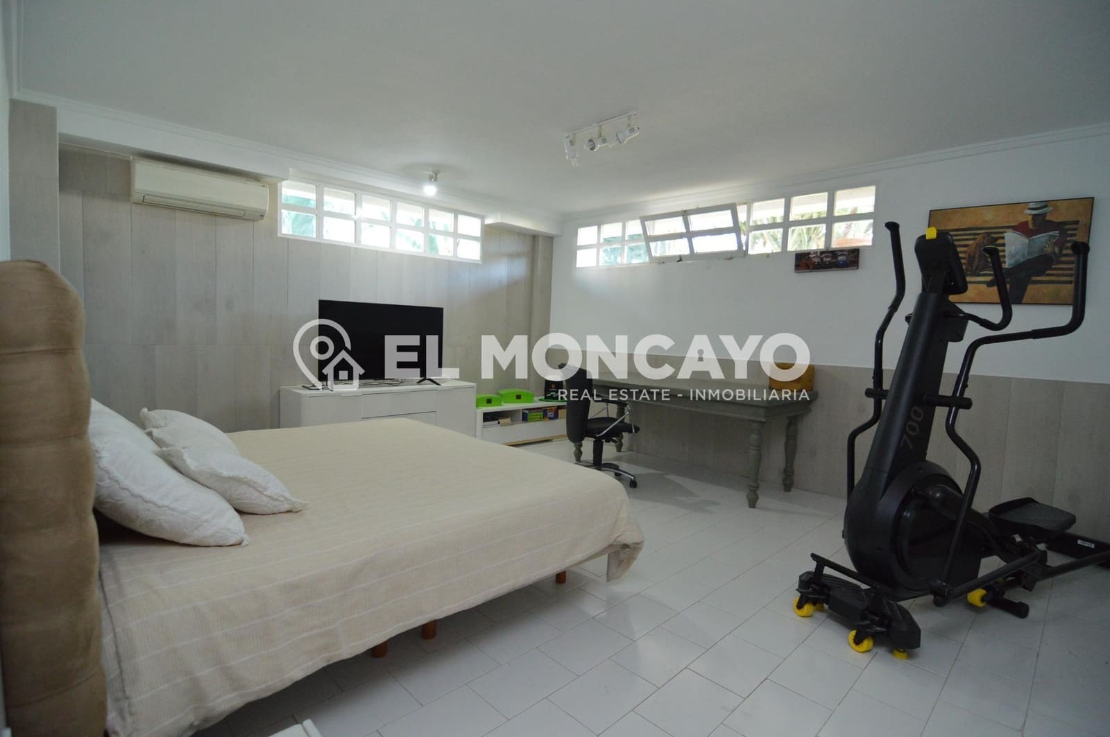 6 soveværelse Villa til salg i Torrevieja med swimmingpool garage - € 890.000 (Ref: 10102596)