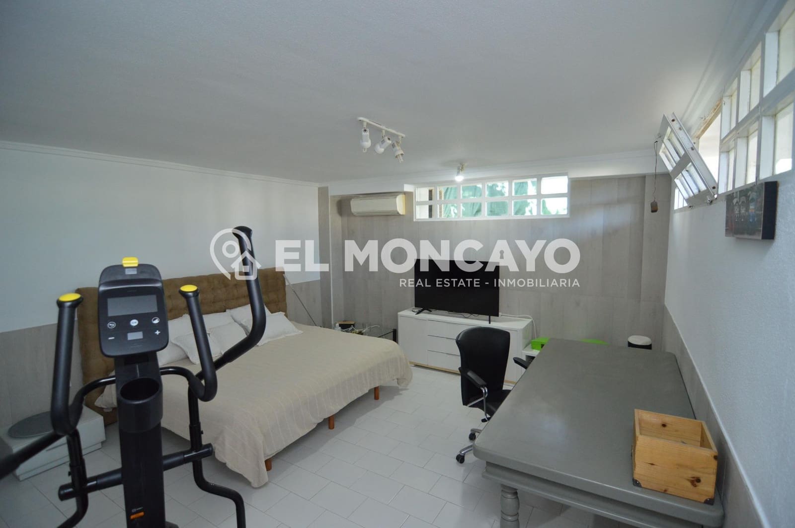 6 soveværelse Villa til salg i Torrevieja med swimmingpool garage - € 890.000 (Ref: 10102596)