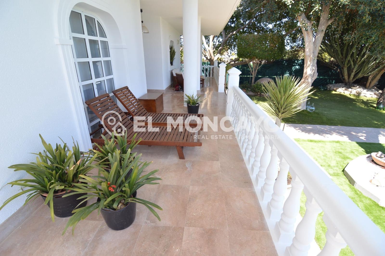 6 soveværelse Villa til salg i Torrevieja med swimmingpool garage - € 890.000 (Ref: 10102596)