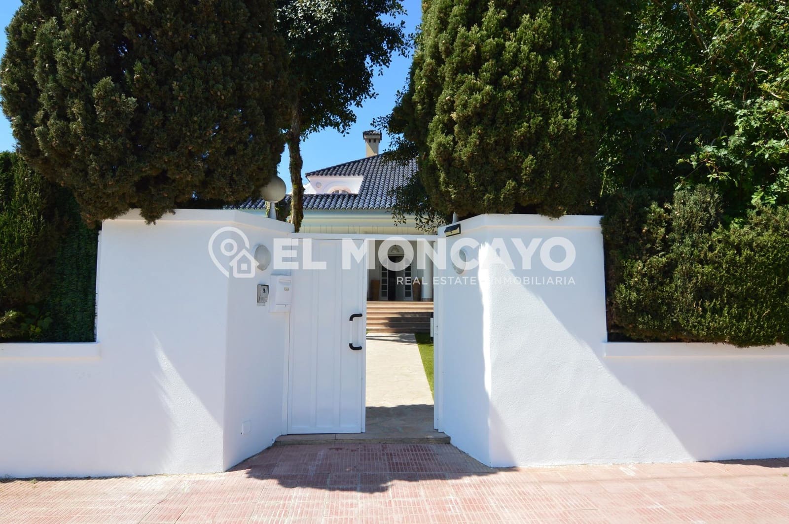6 soveværelse Villa til salg i Torrevieja med swimmingpool garage - € 890.000 (Ref: 10102596)