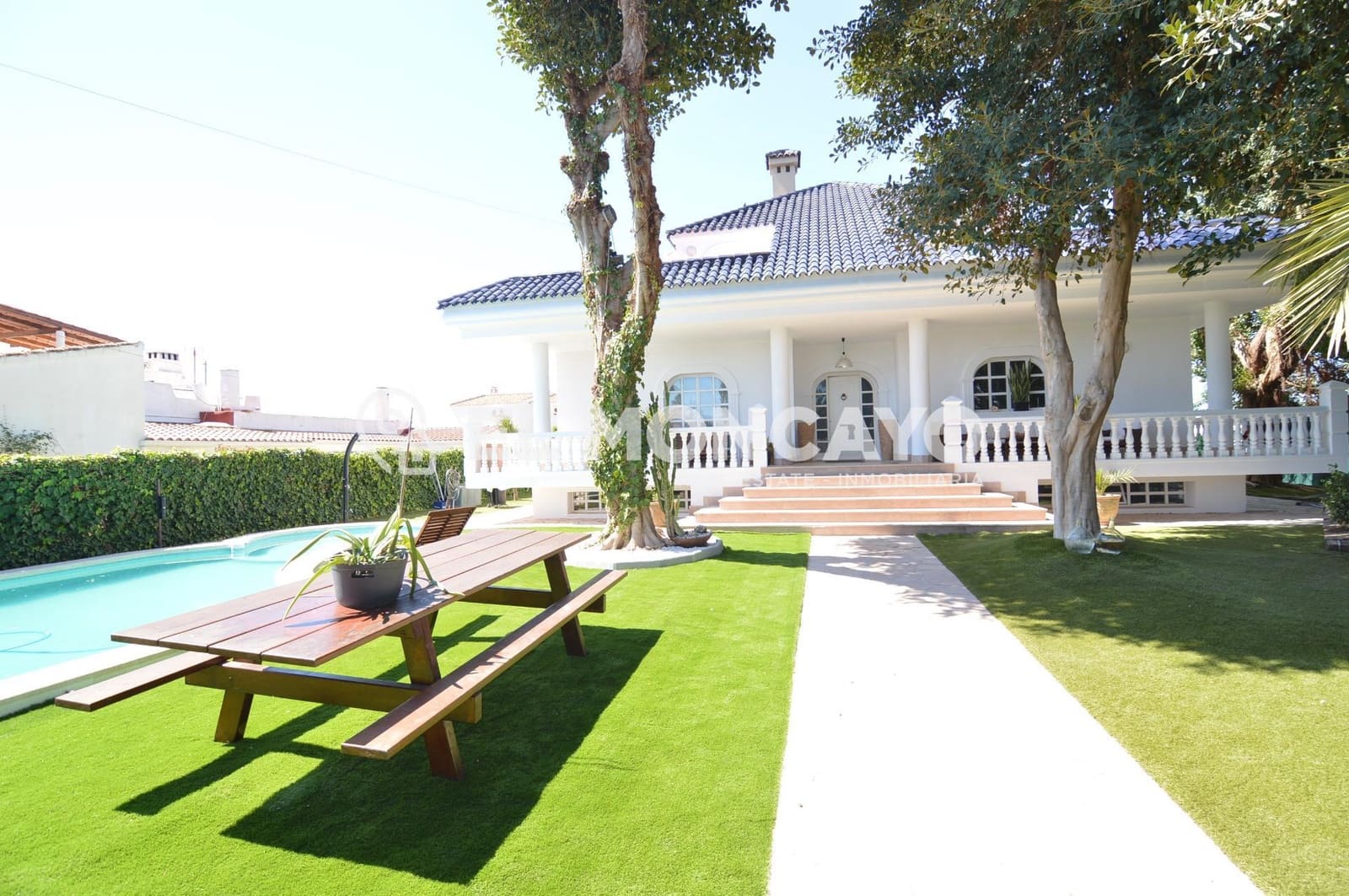 6 soveværelse Villa til salg i Torrevieja med swimmingpool garage - € 890.000 (Ref: 10102596)