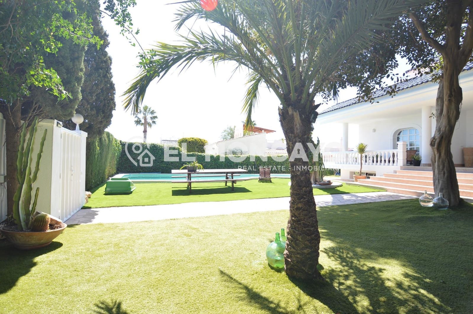 6 soveværelse Villa til salg i Torrevieja med swimmingpool garage - € 890.000 (Ref: 10102596)