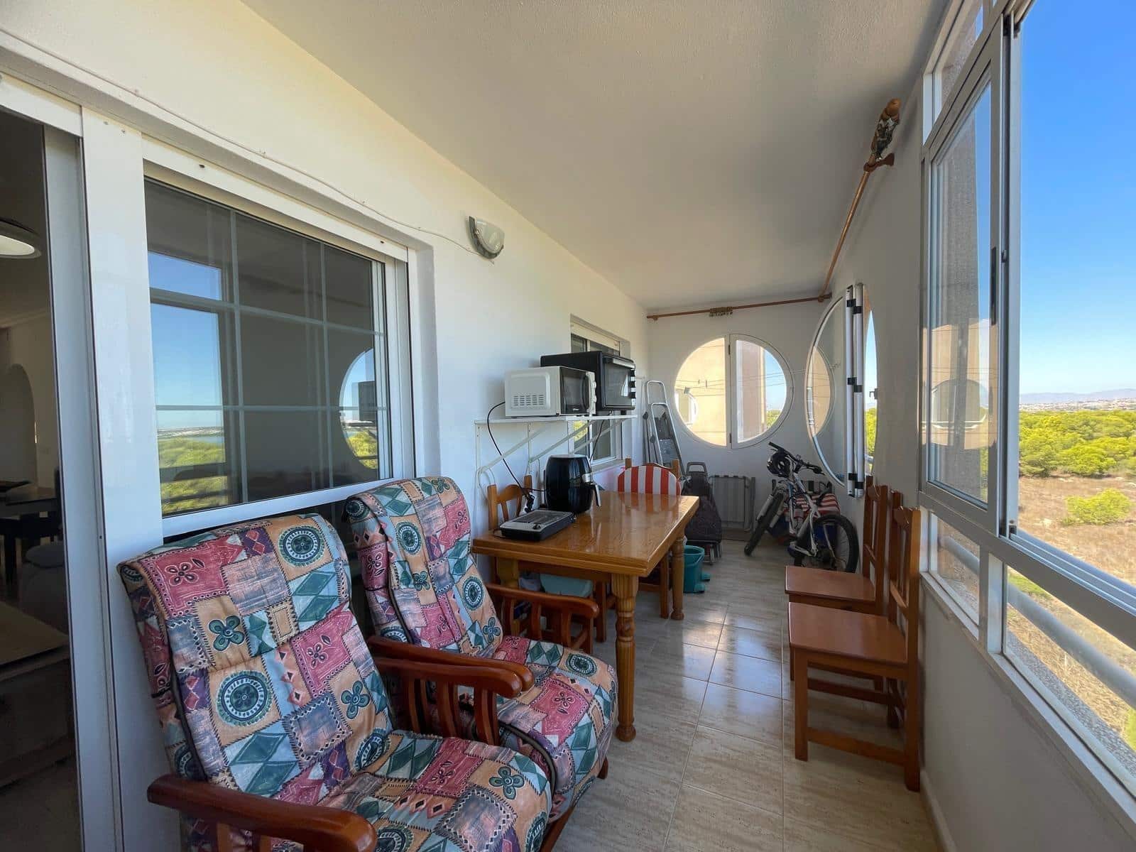 3 makuuhuone Huoneisto myytävänä paikassa Torrevieja mukana uima-altaan - 153 990 € (Ref: 10109674)