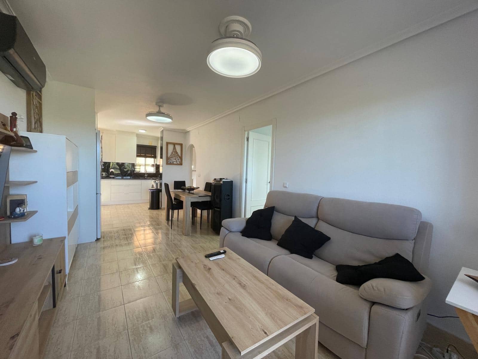 3 makuuhuone Huoneisto myytävänä paikassa Torrevieja mukana uima-altaan - 153 990 € (Ref: 10109674)