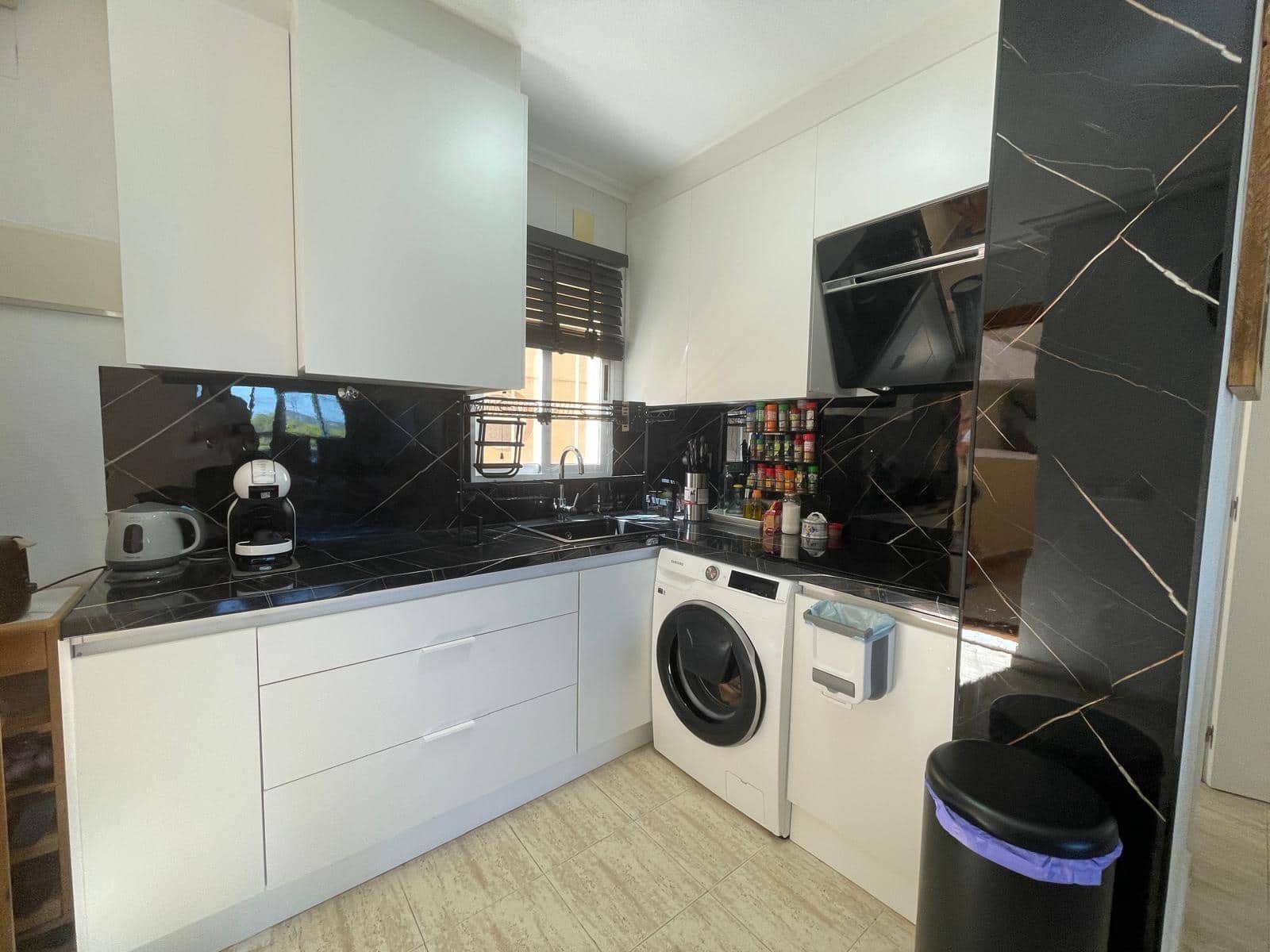 3 makuuhuone Huoneisto myytävänä paikassa Torrevieja mukana uima-altaan - 153 990 € (Ref: 10109674)