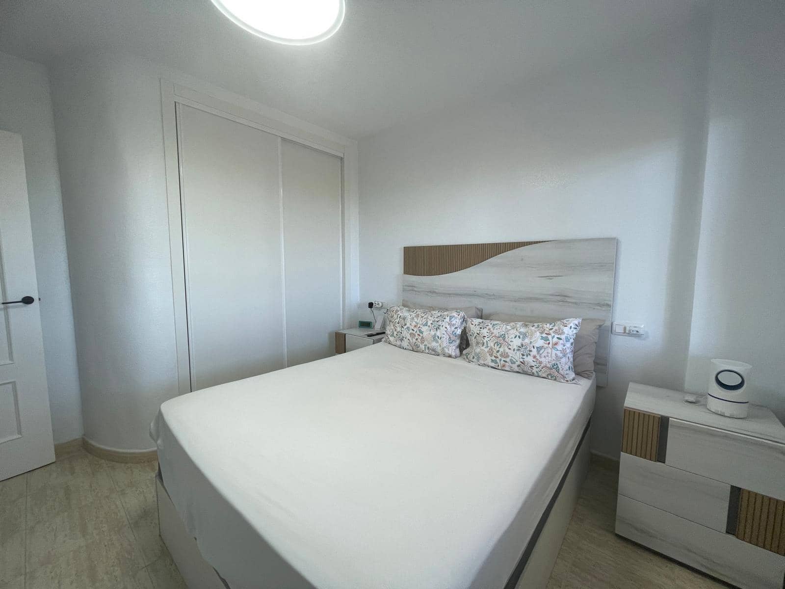 3 makuuhuone Huoneisto myytävänä paikassa Torrevieja mukana uima-altaan - 153 990 € (Ref: 10109674)