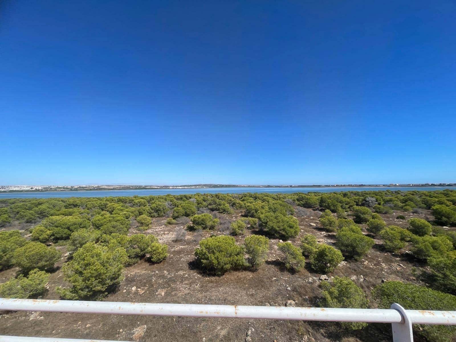 3 makuuhuone Huoneisto myytävänä paikassa Torrevieja mukana uima-altaan - 153 990 € (Ref: 10109674)