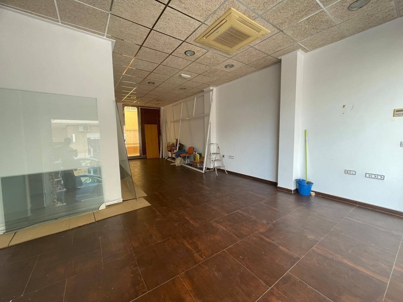 Comercial para venda em Guardamar del Segura - 85 000 € (Ref: 10120171)