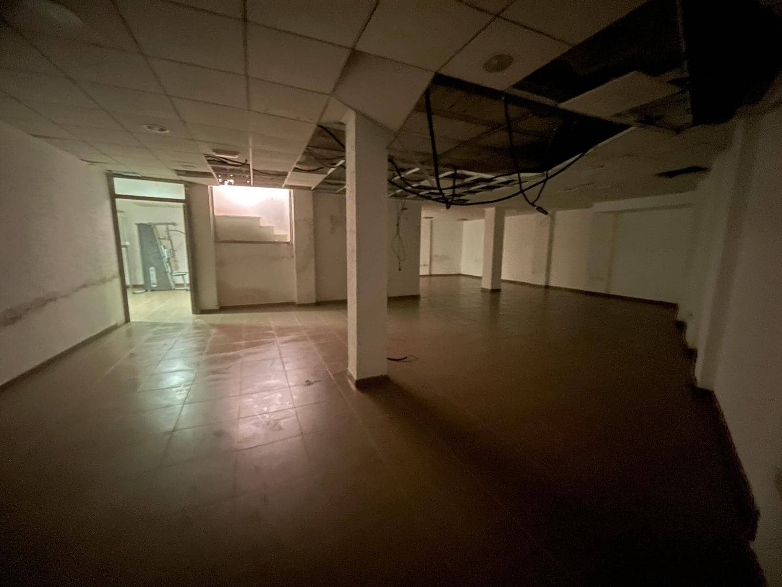 Comercial para venda em Guardamar del Segura - 85 000 € (Ref: 10120171)
