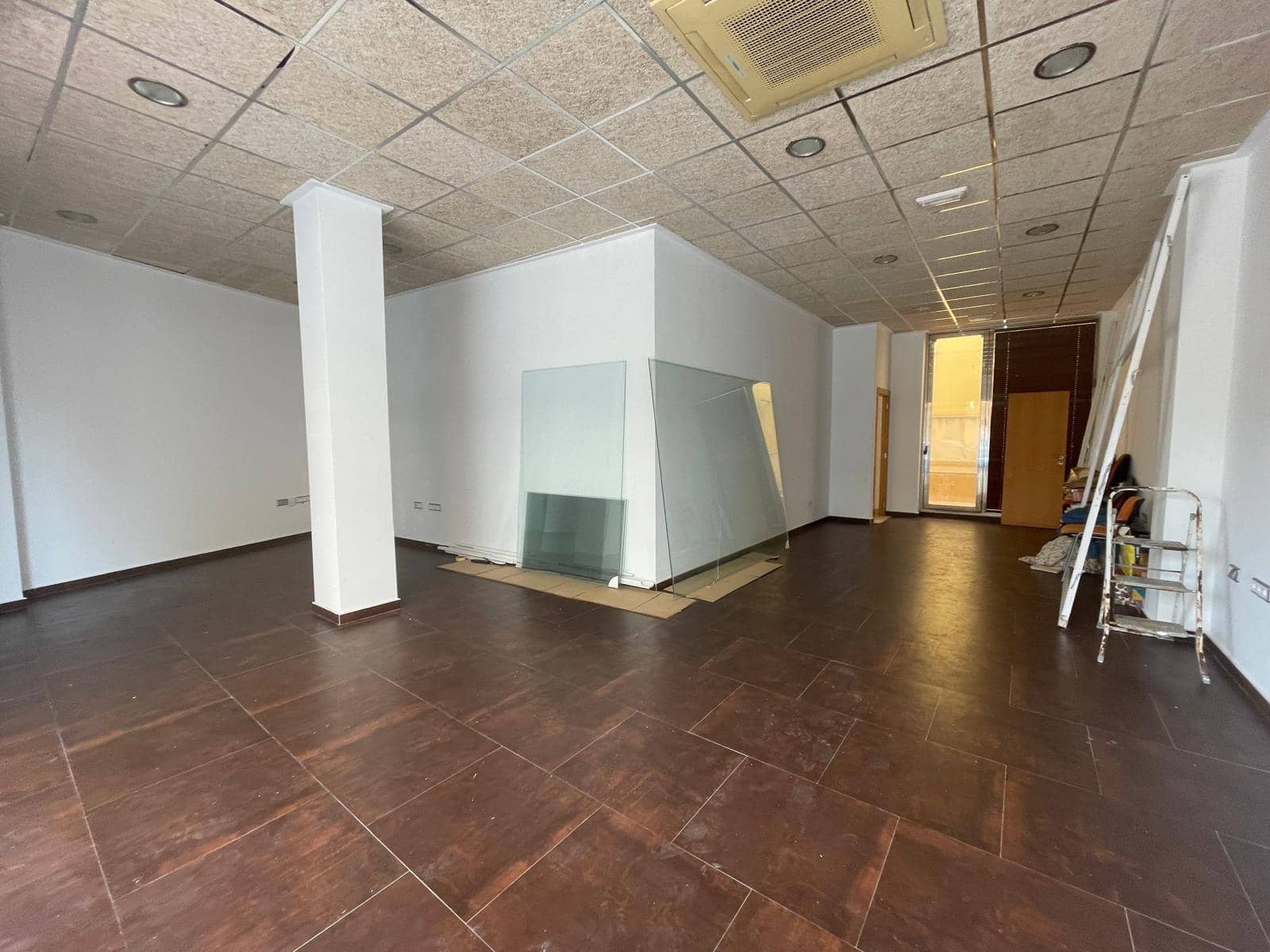 Comercial para venda em Guardamar del Segura - 85 000 € (Ref: 10120171)