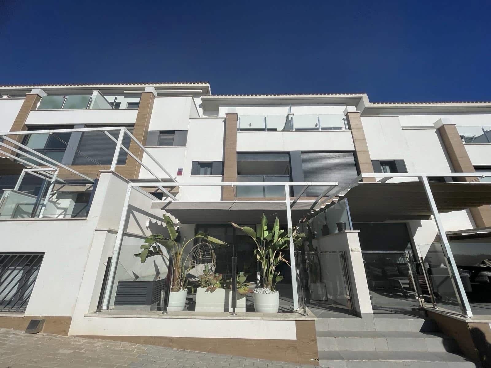 4 sypialnia Dom szeregowy na sprzedaż w Guardamar del Segura z basenem garażem - 360 000 € (Ref: 10184889)