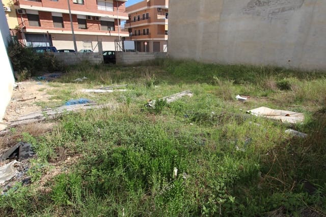 Działka budowlana na sprzedaż w Guardamar del Segura - 300 000 € (Ref: 7436797)