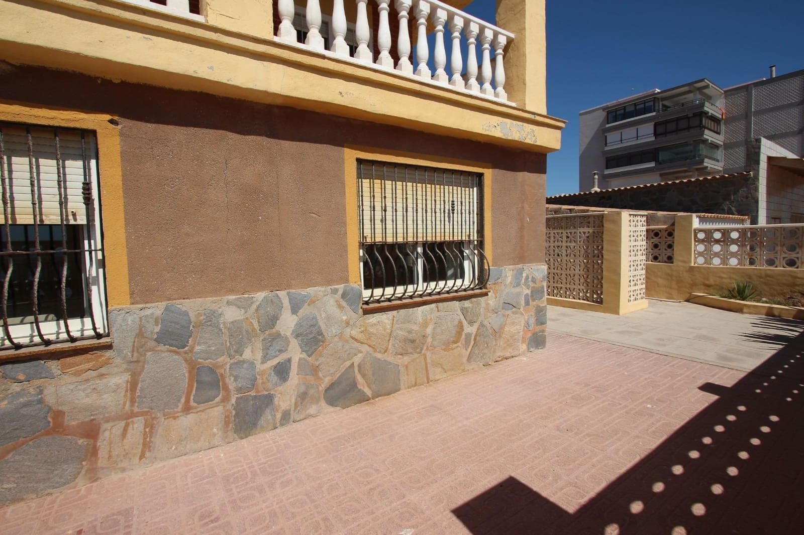 7 bedroom Villa for sale in Guardamar del Segura with pool garage - € 750,000 (Ref: 7436813)