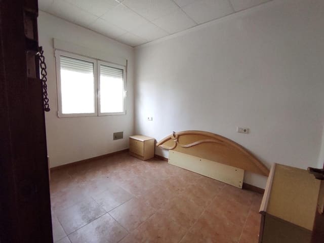 4 bedroom Commercial for sale in Guardamar del Segura - € 148,000 (Ref: 7480674)