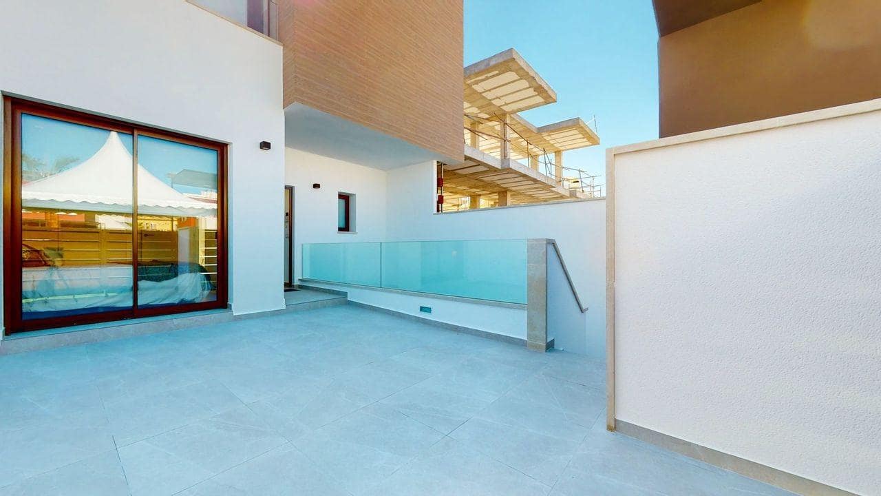 4 makuuhuone Rivitalo myytävänä paikassa Algorfa mukana uima-altaan 
autotalli - 510 000 € (Ref: 7590032)