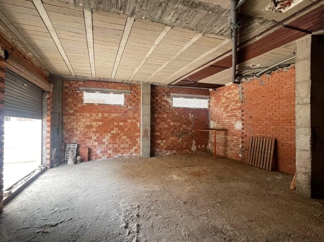 Kaupallinen myytävänä paikassa Guardamar del Segura - 99 000 € (Ref: 7601063)