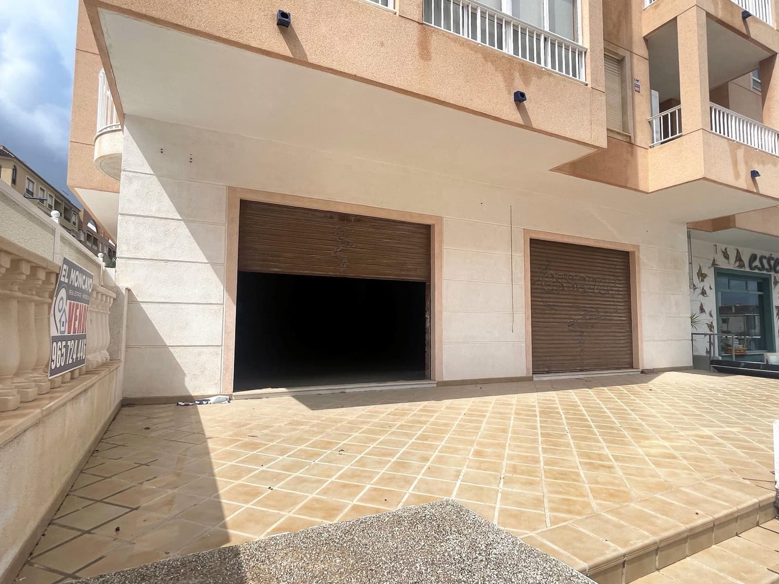 Kaupallinen myytävänä paikassa Guardamar del Segura - 99 000 € (Ref: 7601063)