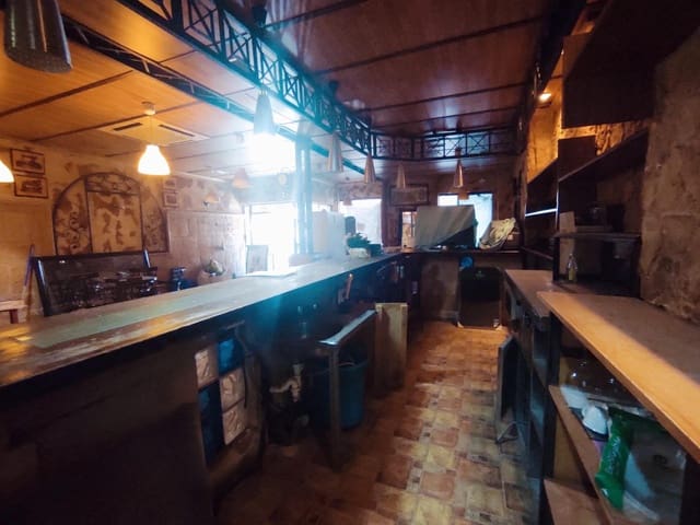 Erhverv til salg i Dolores med garage - € 125.000 (Ref: 7829257)