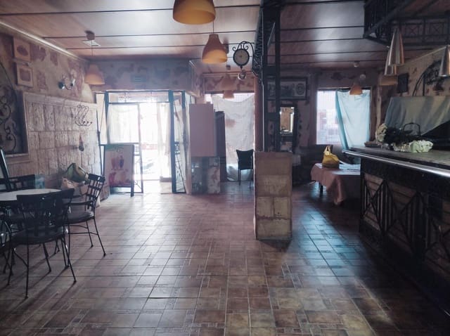 Erhverv til salg i Dolores med garage - € 125.000 (Ref: 7829257)