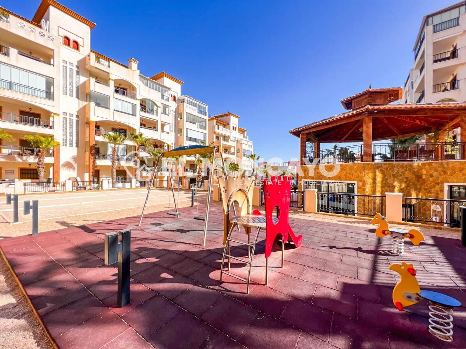 2 Zimmer Apartment zu verkaufen in Guardamar del Segura mit Pool Garage - 265.000 € (Ref: 7982560)