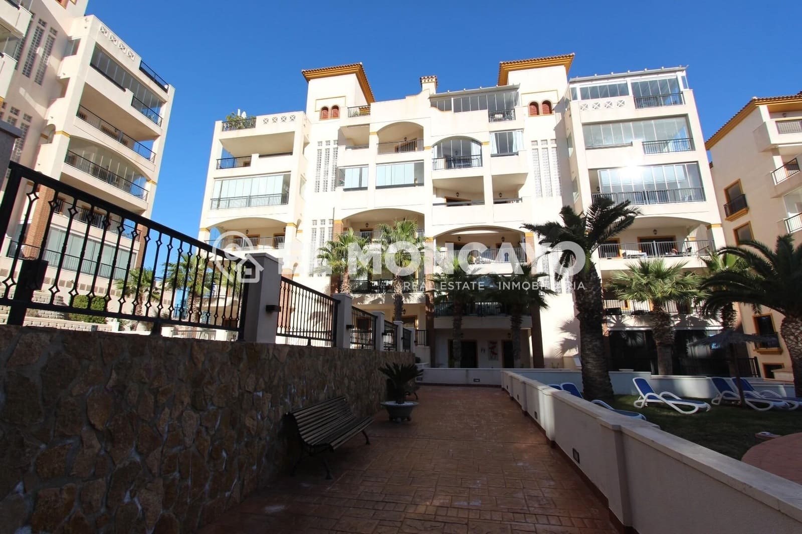 2 Zimmer Apartment zu verkaufen in Guardamar del Segura mit Pool Garage - 265.000 € (Ref: 7982560)