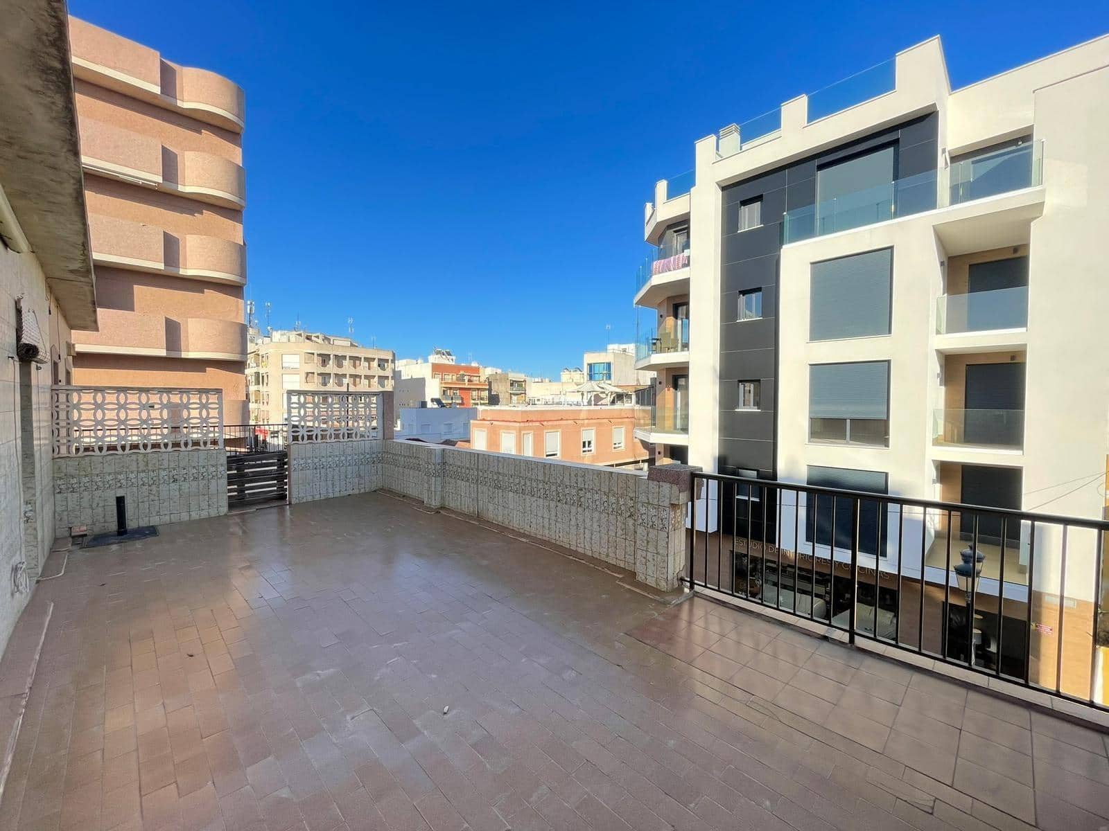 11 quarto Comercial para venda em Guardamar del Segura - 600 000 € (Ref: 8146474)