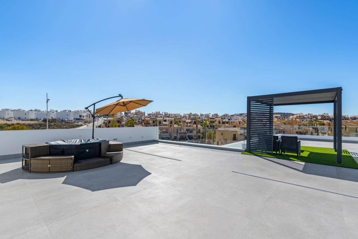 Chalet de 3 habitaciones en Algorfa en venta con piscina garaje - 635.000 € (Ref: 8211584)