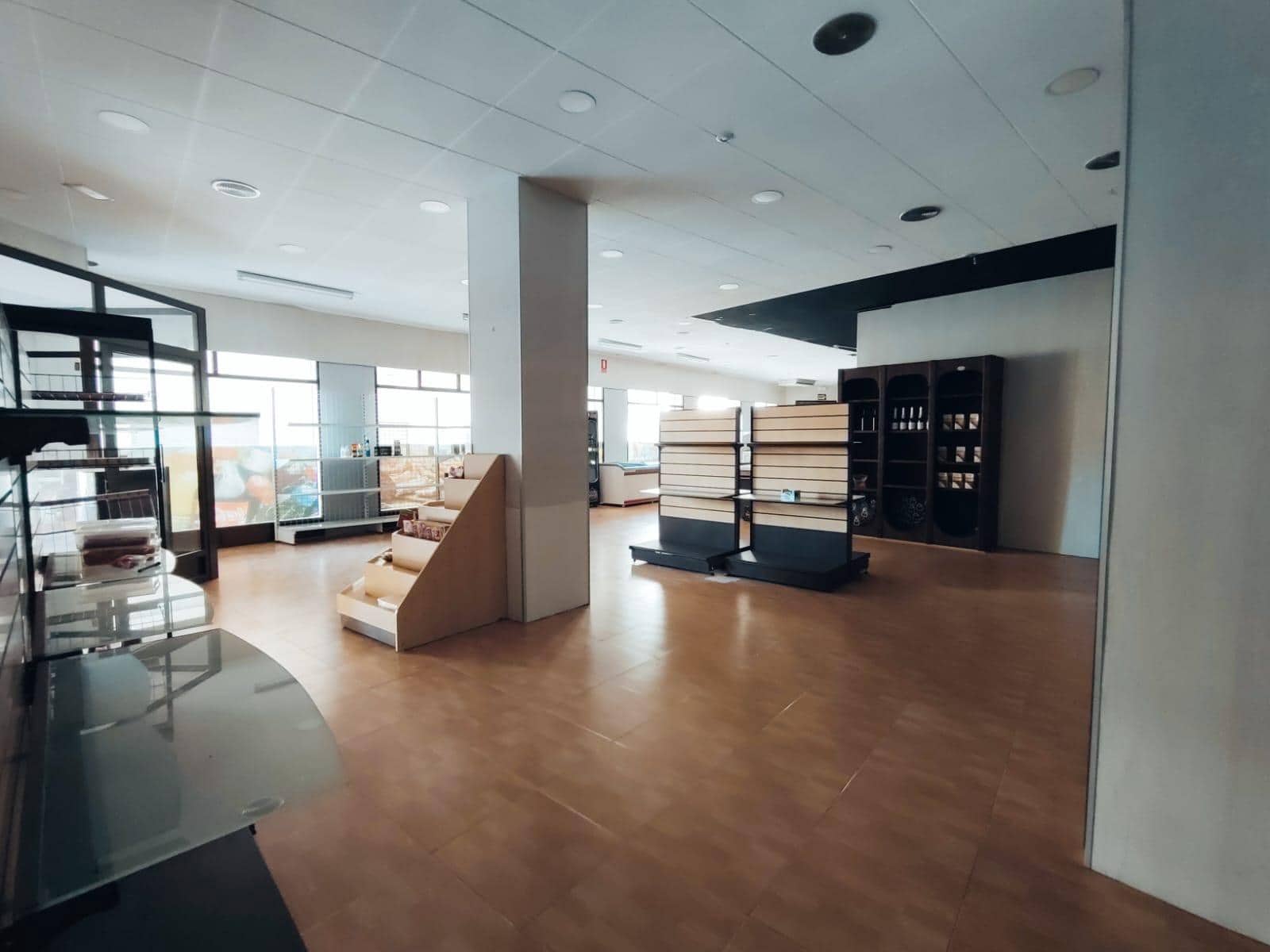 Kommersiell til salgs i Guardamar del Segura - € 275 000 (Ref: 8303148)