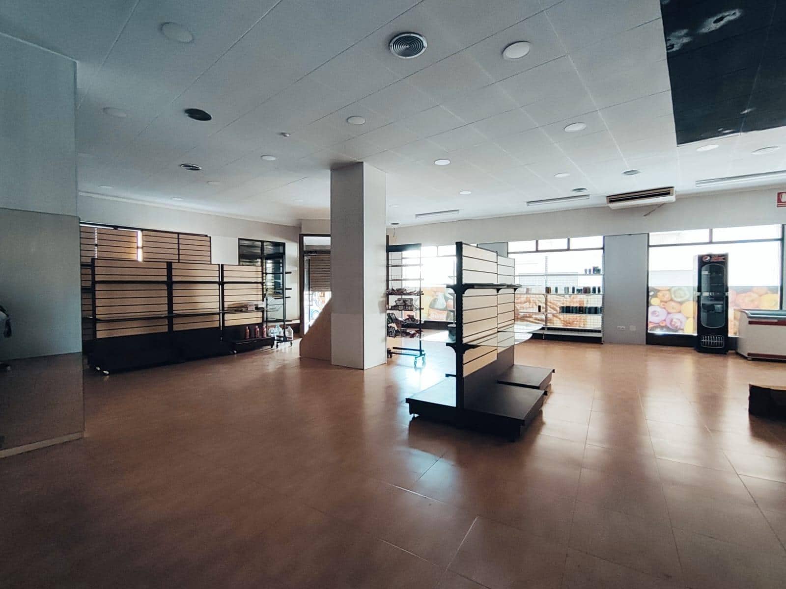 Kommersiell til salgs i Guardamar del Segura - € 275 000 (Ref: 8303148)