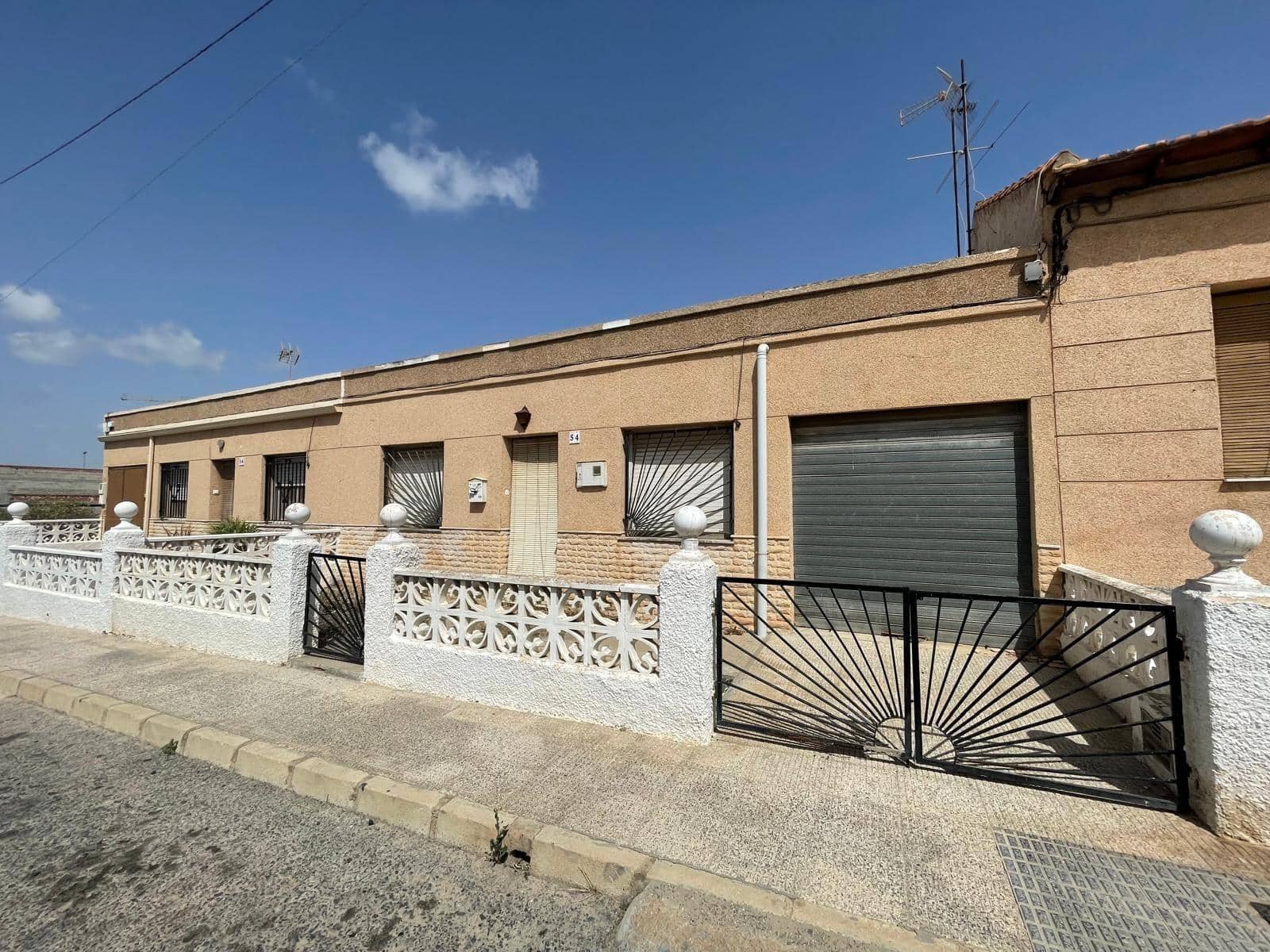 4 slaapkamer Huis te koop in Benijofar met garage - € 189.900 (Ref: 8343166)