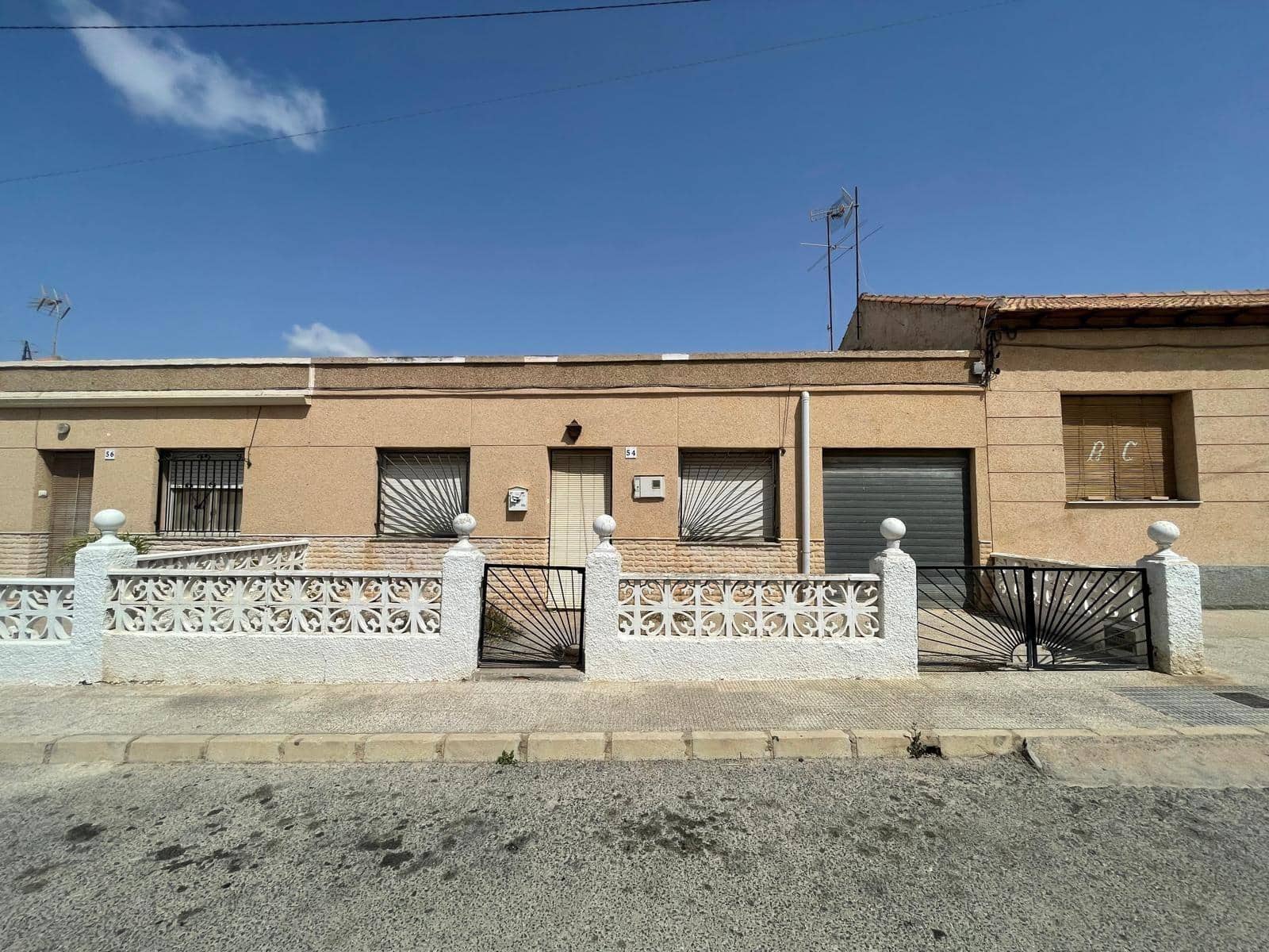 4 slaapkamer Huis te koop in Benijofar met garage - € 189.900 (Ref: 8343166)