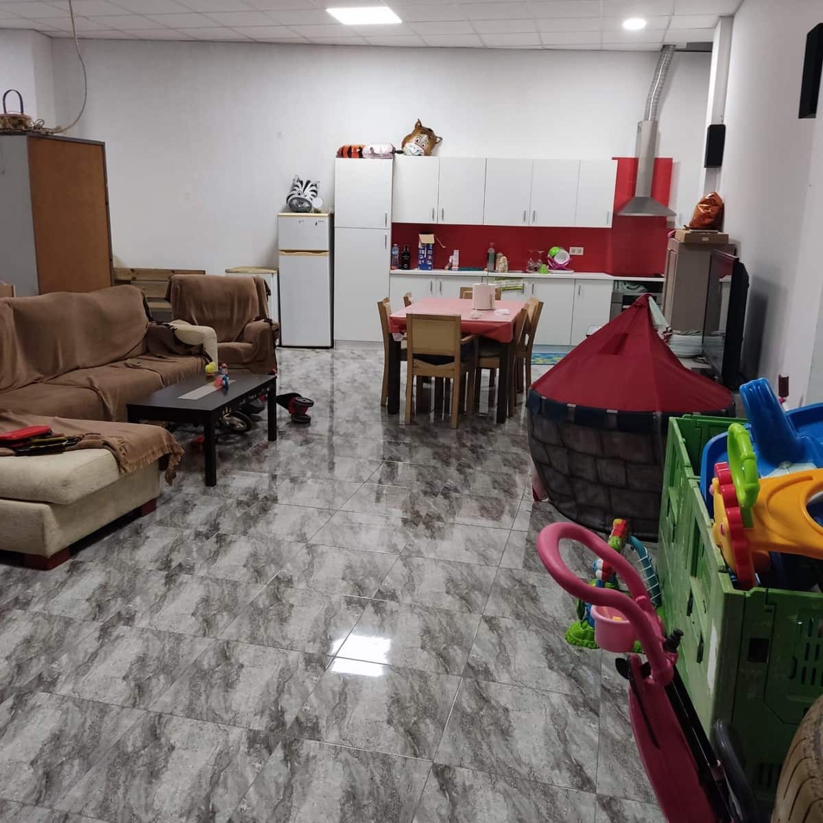 Comercial para venda em Guardamar del Segura com garagem - 173 000 € (Ref: 8363507)