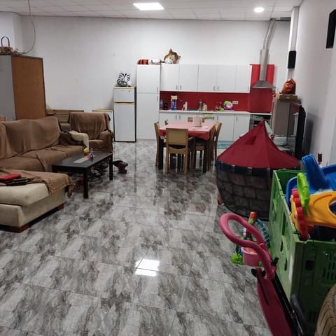Comercial para venda em Guardamar del Segura com garagem - 173 000 € (Ref: 8363507)