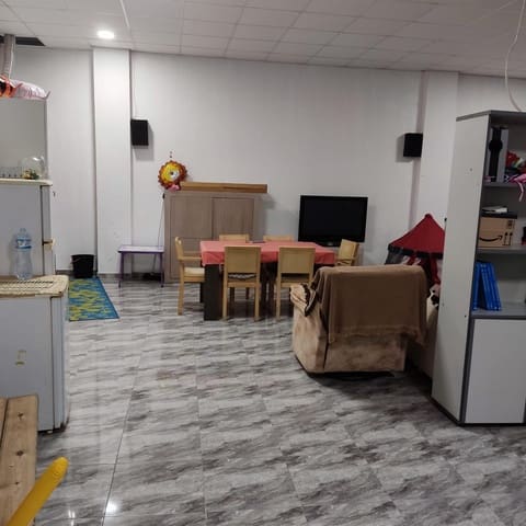 Comercial para venda em Guardamar del Segura com garagem - 173 000 € (Ref: 8363507)