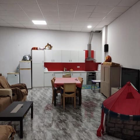 Comercial para venda em Guardamar del Segura com garagem - 173 000 € (Ref: 8363507)