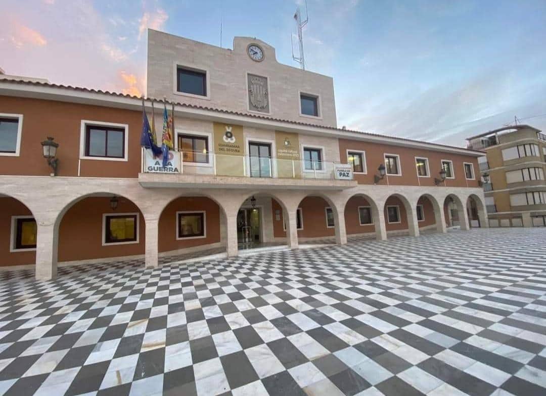 Comercial para venda em Guardamar del Segura com garagem - 173 000 € (Ref: 8363507)