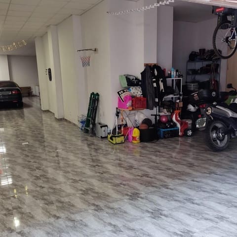 Comercial para venda em Guardamar del Segura com garagem - 173 000 € (Ref: 8363507)
