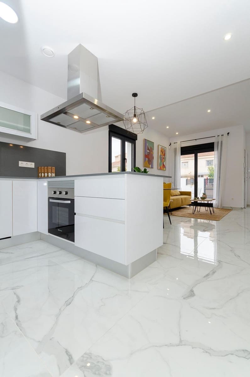 3 slaapkamer Villa te koop in Torrevieja met zwembad - € 385.000 (Ref: 8396967)