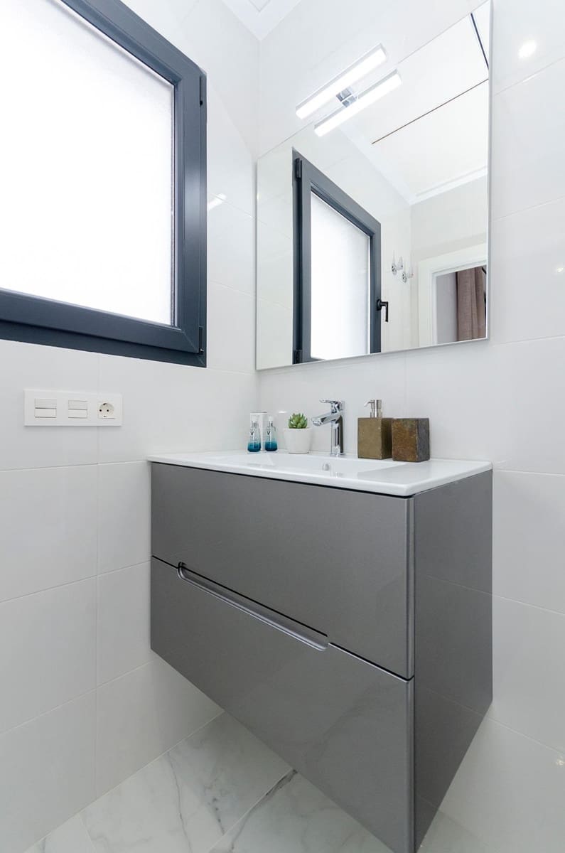 3 slaapkamer Villa te koop in Torrevieja met zwembad - € 385.000 (Ref: 8396967)