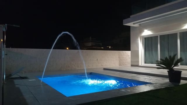 3 Zimmer Reihenhaus zu verkaufen in Los Montesinos mit Pool - 295.000 € (Ref: 8479461)