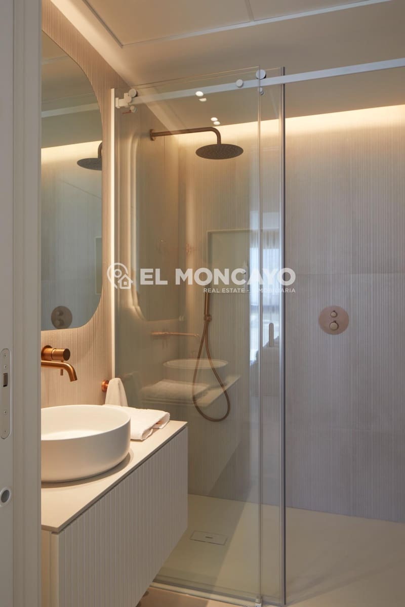 3 sypialnia Penthouse na sprzedaż w La Manga del Mar Menor z basenem - 800 000 € (Ref: 8666790)