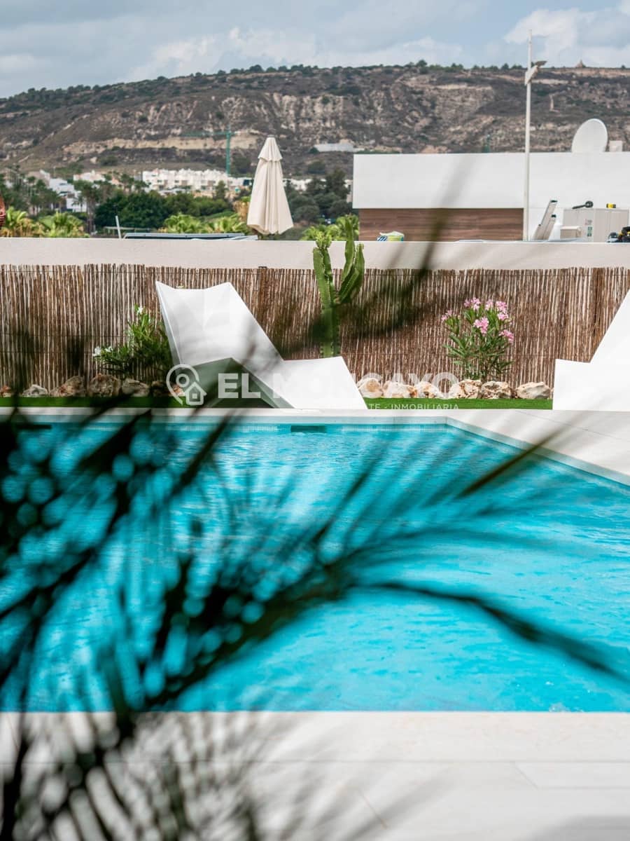 Chalet de 3 habitaciones en Algorfa en venta con piscina - 619.000 € (Ref: 8678171)